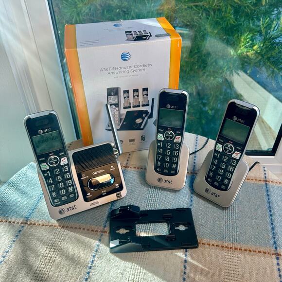 AT&T 4 Handset Cordless Phone Answering System CL82415 - Picture 1 of 14